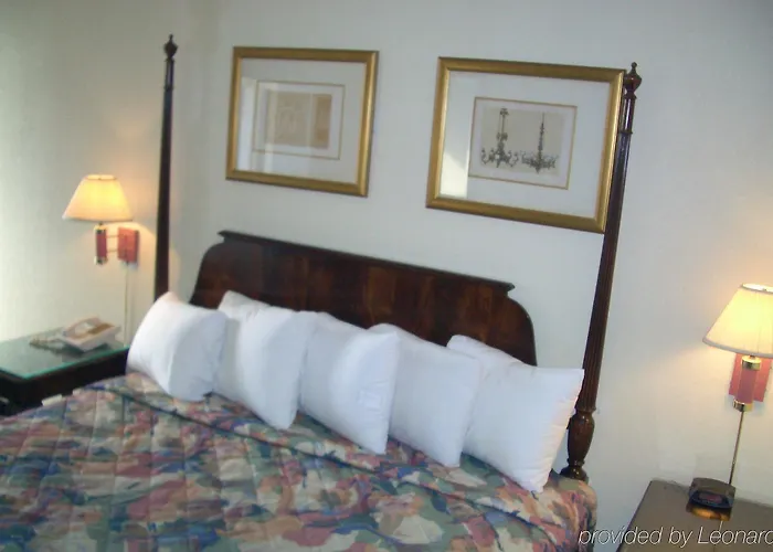 Days Inn Naperville/Chicago Hotel 2*